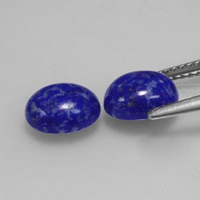 カラットの天然ロイヤルブルーラピスラズリ（7.9×6.2 mm・オーバルカット）