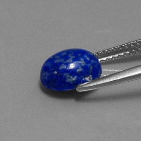 2.17カラットの天然ロイヤルブルーラピスラズリ（8.7×7 mm・オーバルカット）