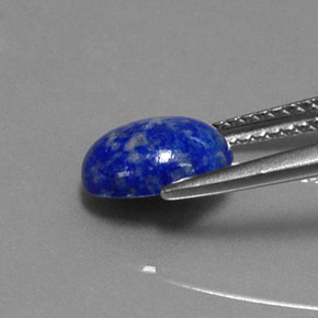 1.67カラットの天然ロイヤルブルーラピスラズリ（8.8×7 mm・オーバルカット）