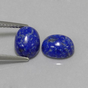 カラットの天然ロイヤルブルーラピスラズリ（8.1×6.4 mm・オーバルカット）