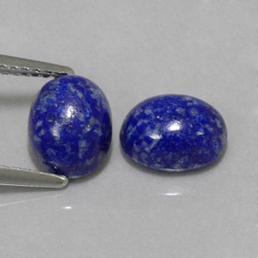 カラットの天然ロイヤルブルーラピスラズリ（8×6.2 mm・オーバルカット）