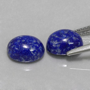 カラットの天然ロイヤルブルーラピスラズリ（8×6.2 mm・オーバルカット）