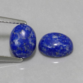 カラットの天然ロイヤルブルーラピスラズリ（8.1×6.3 mm・オーバルカット）