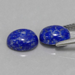 カラットの天然ロイヤルブルーラピスラズリ（8.1×6.3 mm・オーバルカット）