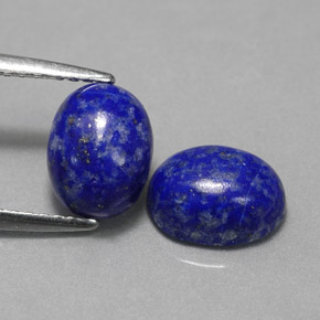 カラットの天然ロイヤルブルーラピスラズリ（8.1×6.2 mm・オーバルカット）