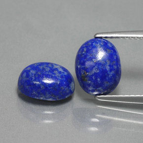 カラットの天然ロイヤルブルーラピスラズリ（9.1×7.1 mm・オーバルカット）