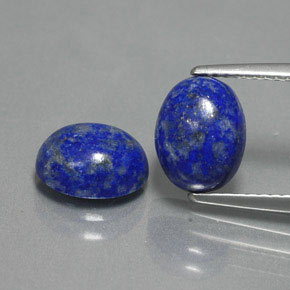カラットの天然ロイヤルブルーラピスラズリ（9×7.1 mm・オーバルカット）