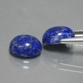 カラットの天然ロイヤルブルーラピスラズリ（9×7.1 mm・オーバルカット）