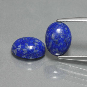 カラットの天然ロイヤルブルーラピスラズリ（8.9×7.1 mm・オーバルカット）