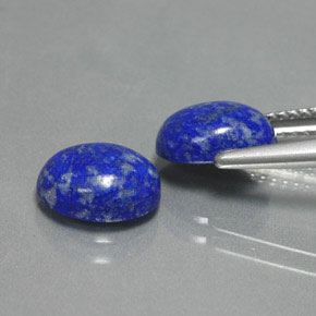 カラットの天然ロイヤルブルーラピスラズリ（8.9×7.1 mm・オーバルカット）