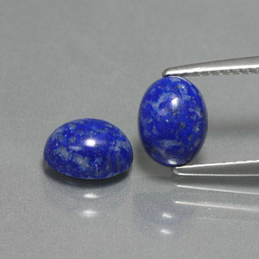 カラットの天然ロイヤルブルーラピスラズリ（8×6.1 mm・オーバルカット）