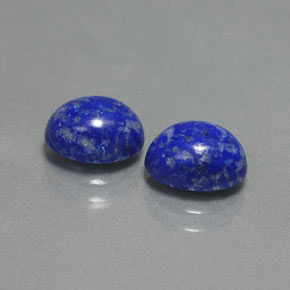 カラットの天然ロイヤルブルーラピスラズリ（8×6.1 mm・オーバルカット）