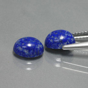 カラットの天然ロイヤルブルーラピスラズリ（8×6.1 mm・オーバルカット）