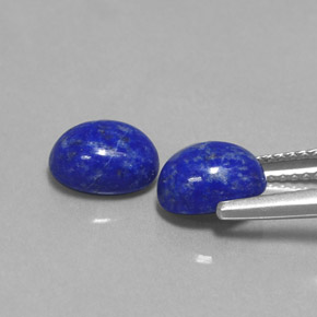 カラットの天然ロイヤルブルーラピスラズリ（8×6.2 mm・オーバルカット）