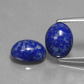 カラットの天然ロイヤルブルーラピスラズリ（8.1×6.1 mm・オーバルカット）