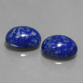 カラットの天然ロイヤルブルーラピスラズリ（8.1×6.1 mm・オーバルカット）