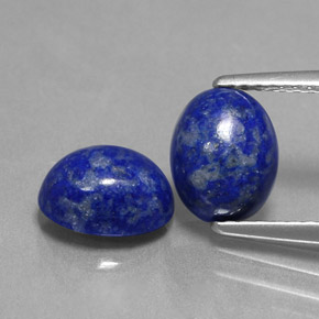 カラットの天然ロイヤルブルーラピスラズリ（8×6.2 mm・オーバルカット）