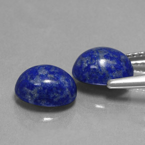 カラットの天然ロイヤルブルーラピスラズリ（8×6.2 mm・オーバルカット）