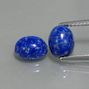 カラットの天然ロイヤルブルーラピスラズリ（7.9×6.3 mm・オーバルカット）