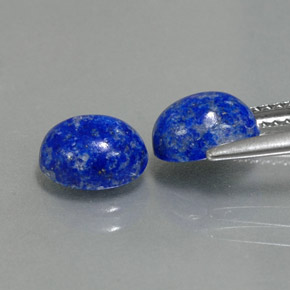 カラットの天然ロイヤルブルーラピスラズリ（7.9×6.3 mm・オーバルカット）