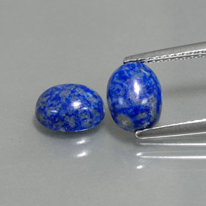 カラットの天然ロイヤルブルーラピスラズリ（7.9×6.3 mm・オーバルカット）
