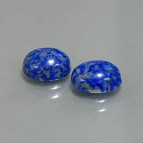 カラットの天然ロイヤルブルーラピスラズリ（7.9×6.3 mm・オーバルカット）