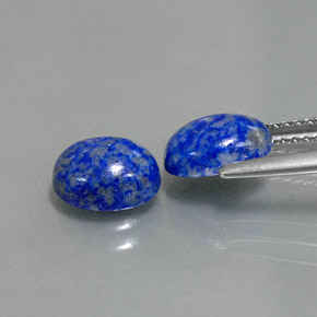 カラットの天然ロイヤルブルーラピスラズリ（7.9×6.3 mm・オーバルカット）