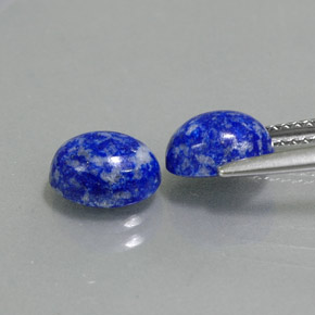 カラットの天然ロイヤルブルーラピスラズリ（8×6.3 mm・オーバルカット）