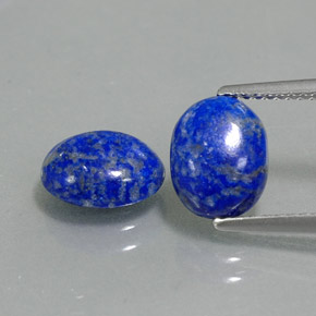 カラットの天然ロイヤルブルーラピスラズリ（9×7.1 mm・オーバルカット）