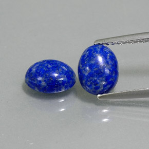 カラットの天然ロイヤルブルーラピスラズリ（8×6.3 mm・オーバルカット）