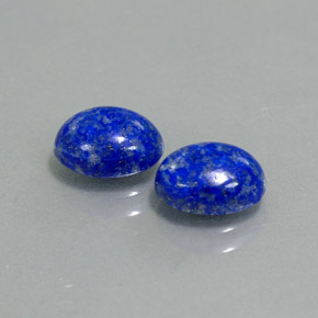 カラットの天然ロイヤルブルーラピスラズリ（8×6.3 mm・オーバルカット）