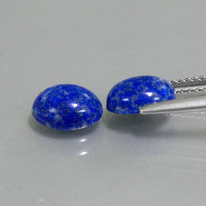 カラットの天然ロイヤルブルーラピスラズリ（8×6.3 mm・オーバルカット）