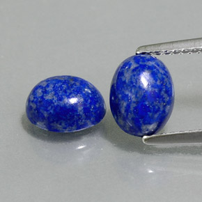 カラットの天然ロイヤルブルーラピスラズリ（7.9×6.1 mm・オーバルカット）