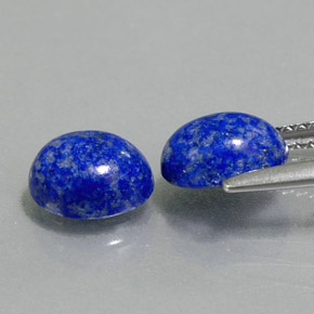カラットの天然ロイヤルブルーラピスラズリ（7.9×6.1 mm・オーバルカット）