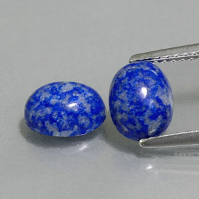 カラットの天然ロイヤルブルーラピスラズリ（8×6.1 mm・オーバルカット）