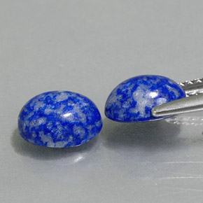 カラットの天然ロイヤルブルーラピスラズリ（8×6.1 mm・オーバルカット）