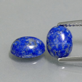 カラットの天然ロイヤルブルーラピスラズリ（8.1×6.3 mm・オーバルカット）