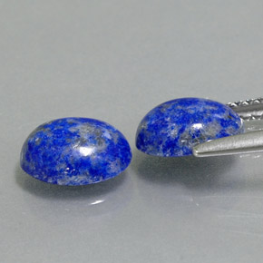 カラットの天然ロイヤルブルーラピスラズリ（8.1×6.3 mm・オーバルカット）