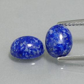 カラットの天然ロイヤルブルーラピスラズリ（8×6.3 mm・オーバルカット）