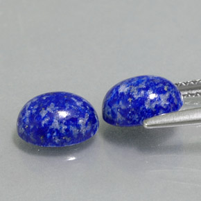カラットの天然ロイヤルブルーラピスラズリ（8×6.3 mm・オーバルカット）
