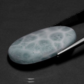 32.38カラットの天然ブルーグリーンラリマー（31.9×19.1 mm・オーバルカット）
