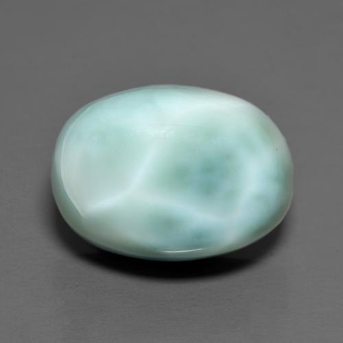8.23カラットの天然薄い緑がかった青ラリマー（13.9×10.2 mm・オーバルカット）