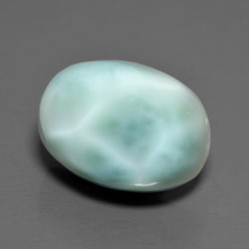 8.23カラットの天然薄い緑がかった青ラリマー（13.9×10.2 mm・オーバルカット）