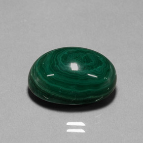22.99カラットの天然マルチカラーグリーンマラカイト（18.1×13.5 mm・オーバルカット）