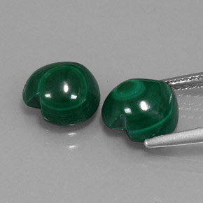 カラットの天然マルチカラーグリーンマラカイト（8.9×8.5 mm・ハート型）