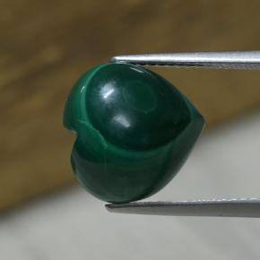 8.34カラットの天然Medium Green マラカイト（12.1×12.1 mm・ハート型）