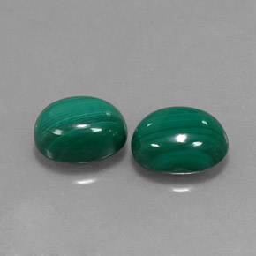 カラットの天然マルチカラーグリーンマラカイト（8.3×6.2 mm・オーバルカット）