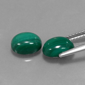 カラットの天然マルチカラーグリーンマラカイト（8.3×6.2 mm・オーバルカット）