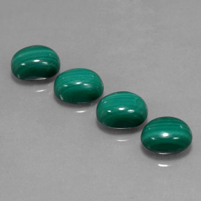カラットの天然マルチカラーグリーンマラカイト（8.1×6.2 mm・オーバルカット）