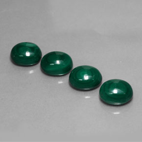 カラットの天然マルチカラーグリーンマラカイト（7.2×6.1 mm・オーバルカット）